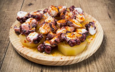 Pulpo con cachelos,cocina de Galicia Pulpo con cachelos,cocina de Galicia
